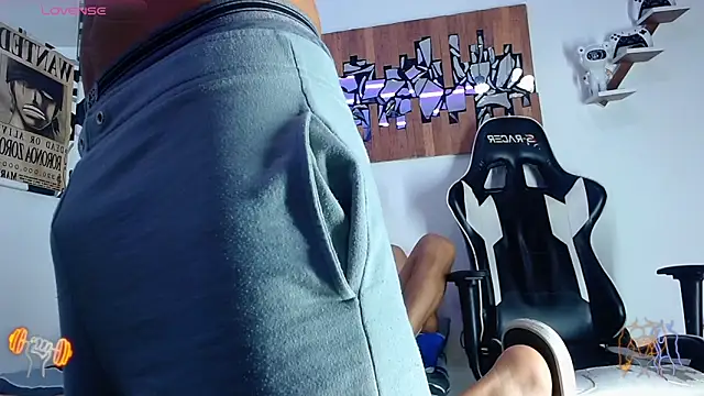 AdamsDvi online show from March 10, 2:43 pm