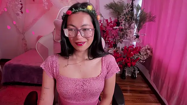 Hanna Naoo online show from March 25, 8:34 pm