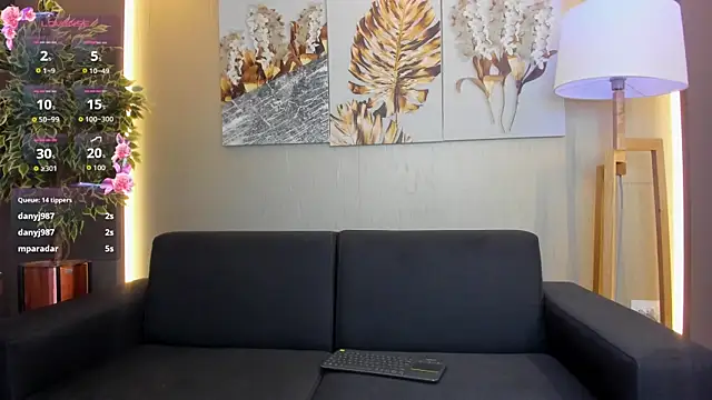 ValentinaaMilan online show from April 9, 6:19 am