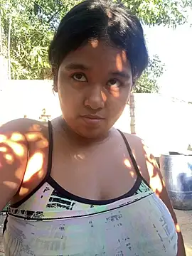 emi li82 online show from March 31, 11:05 pm