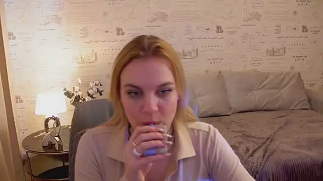 Glow Margo online show from May 11, 3:19 am