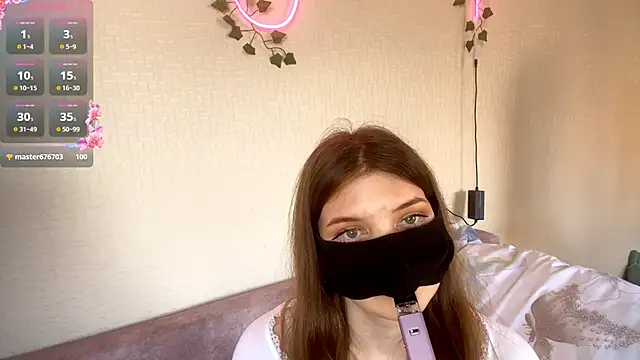 TracyDenoon online show from March 21, 8:19 am