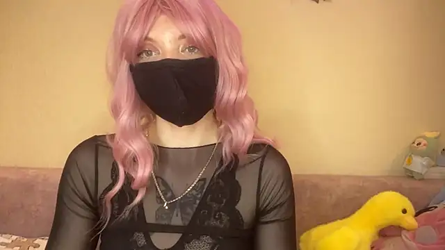 TracyDenoon online show from April 9, 4:01 pm