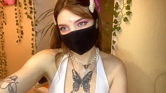 TracyDenoon online show from March 26, 5:04 pm