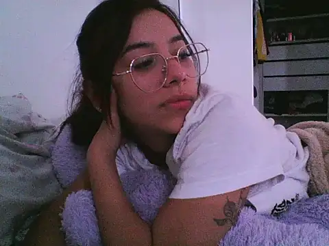 Nanuchis online show from March 25, 4:32 pm