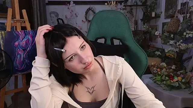 EffieMeowley online show from April 4, 6:45 am