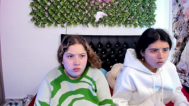 valeria and zoe online show from May 7, 8:01 pm