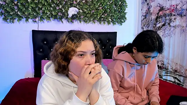 valeria and zoe online show from May 4, 3:05 pm