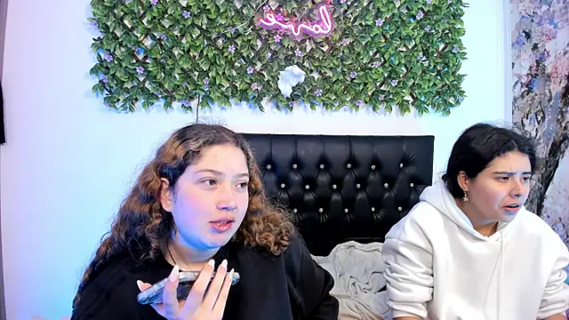 valeria and zoe online show from May 6, 5:17 pm