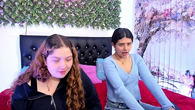 valeria and zoe online show from May 19, 2:13 pm