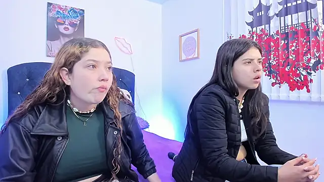 valeria and zoe online show from April 8, 1:35 pm