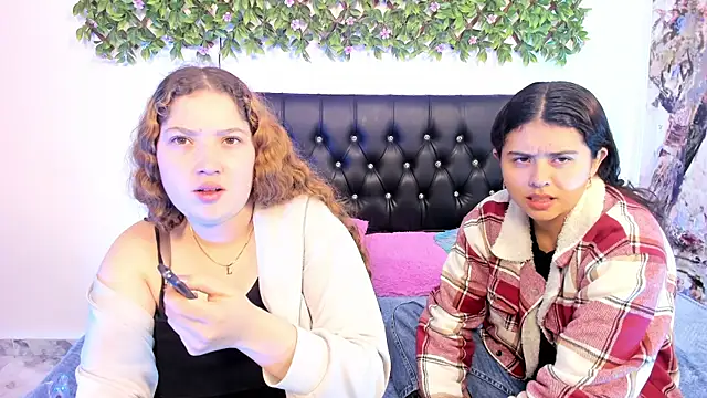 valeria and zoe online show from May 12, 2:02 pm