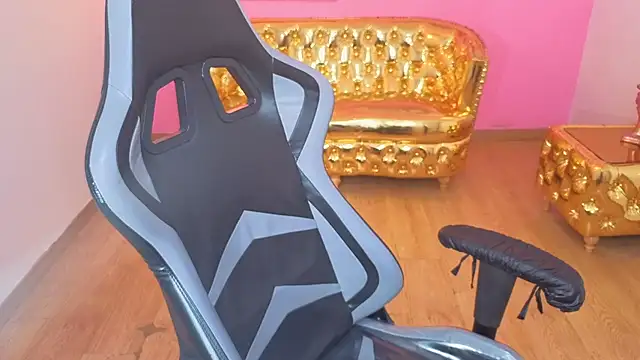 Kristen black T online show from February 28, 9:36 pm