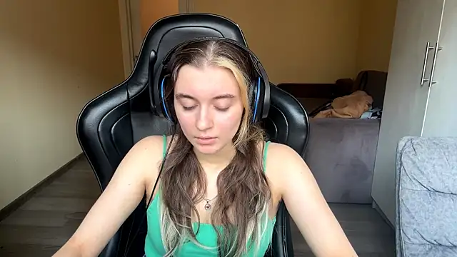 PluralPalaver online show from April 6, 11:55 am