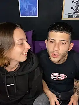 parejahot77 online show from March 24, 5:13 am