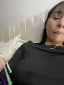 LauStar  online show from April 1, 11:13 pm