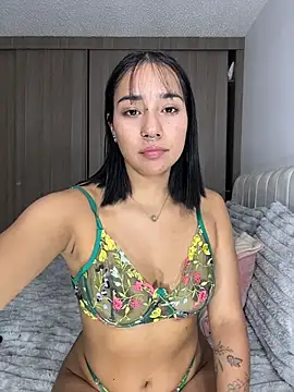 LauStar  online show from March 27, 12:56 am