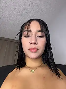 LauStar  online show from April 10, 12:05 am