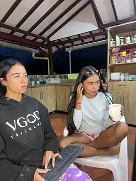 SAMY AND ARI online show from April 7, 10:39 am