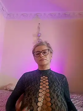 LunaBlaise online show from May 5, 7:44 am