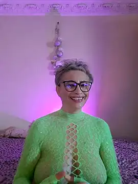 LunaBlaise online show from May 6, 7:45 am