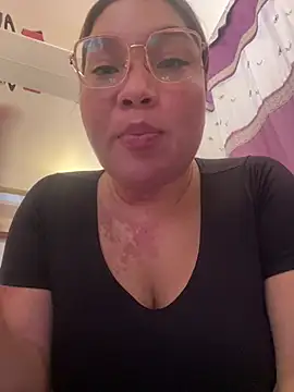 WHITEWOMEN 2 online show from March 11, 6:10 pm