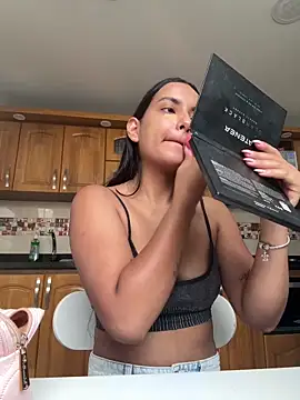 EmilySearss online show from May 11, 7:33 pm