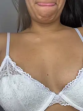 EmilySearss online show from May 19, 7:32 pm