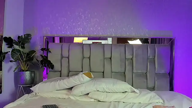 PaulinaLopez  online show from March 26, 9:27 pm