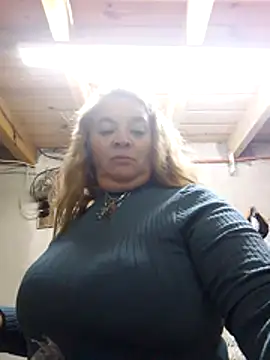 momismilf544 online show from May 20, 11:46 pm