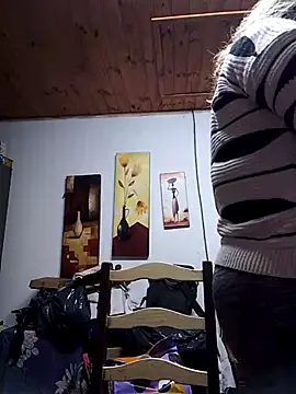 momismilf544 online show from May 22, 11:36 pm