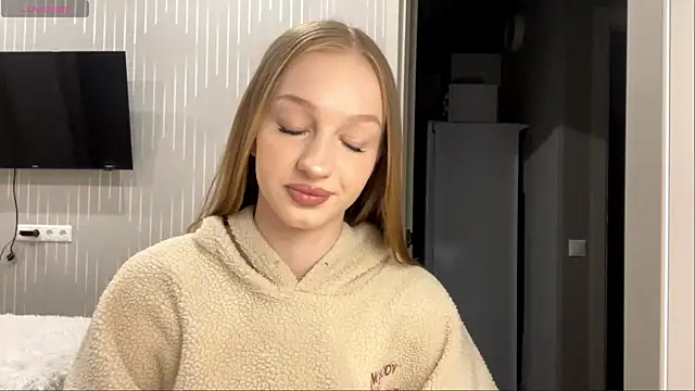 Anika Socutehe online show from May 25, 10:09 pm