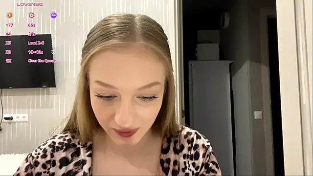 Anika Socutehe online show from May 24, 9:14 pm