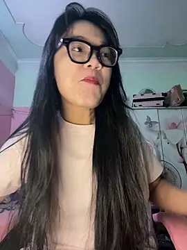 Leeeeiu online show from May 19, 3:08 pm