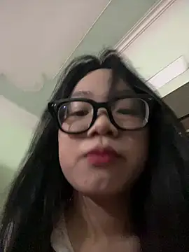 Leeeeiu online show from May 27, 3:20 pm