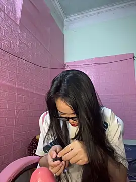 Leeeeiu online show from March 15, 3:14 pm