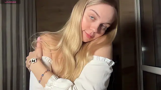 AlexaDeviliciouss online show from May 17, 4:06 pm