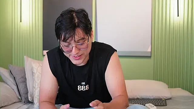 Mia and Belmonth online show from May 22, 7:01 pm