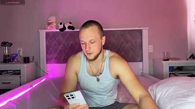 lion and kittyy online show from April 5, 8:02 am