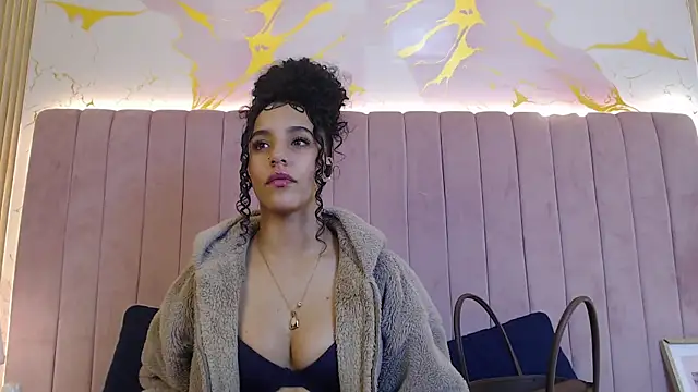 ElizabethSwift online show from April 6, 12:06 pm