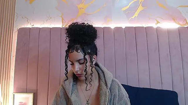 ElizabethSwift online show from April 5, 4:28 pm