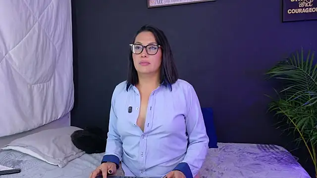 Valeriaa cruz online show from May 1, 12:25 am