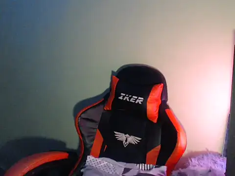 ashelyxyn69xx online show from April 7, 1:24 pm