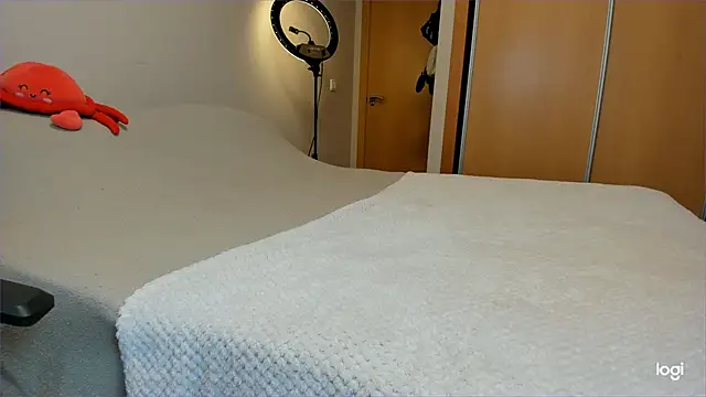 AlexaRayJoel online show from March 17, 7:45 am