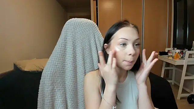 AlexaRayJoel online show from April 10, 7:36 am