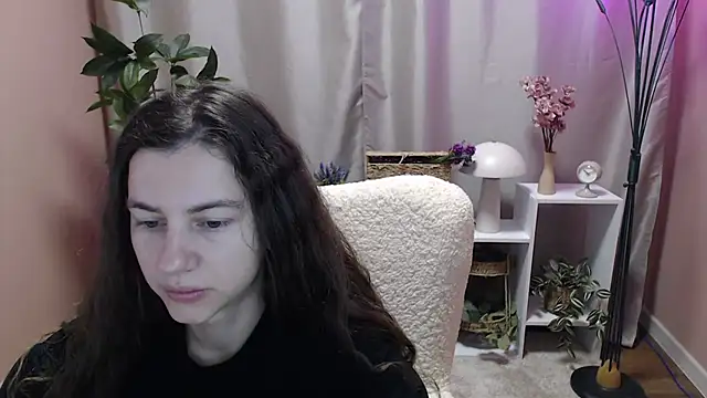 MistyBree online show from April 5, 8:13 am