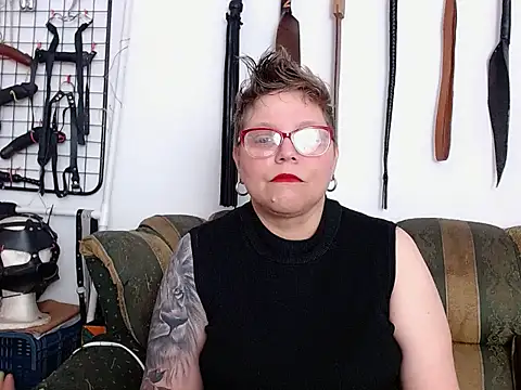 Leah R online show from April 8, 2:41 pm