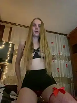 LunaVey online show from April 16, 6:07 pm