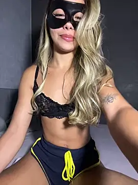 trueAmateurXX online show from May 11, 11:24 pm