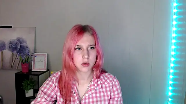 Scarlett lil online show from April 3, 8:01 am